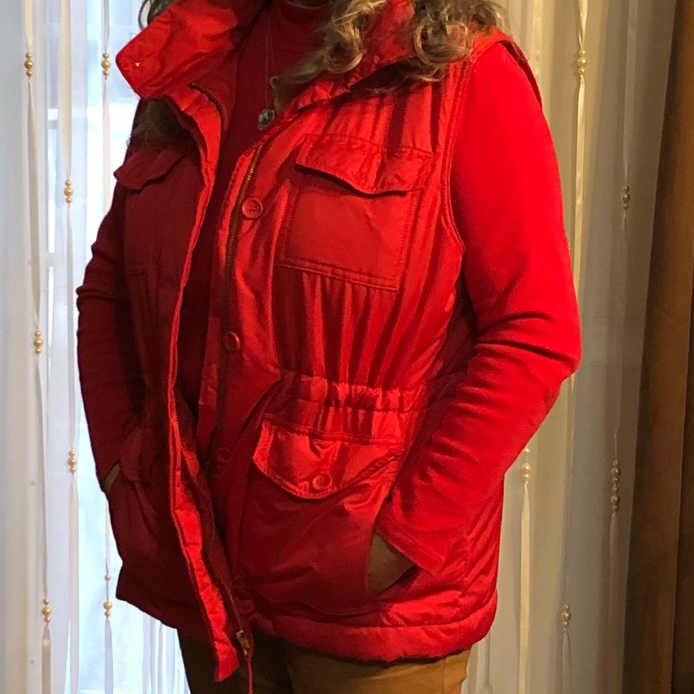 Liz VEST